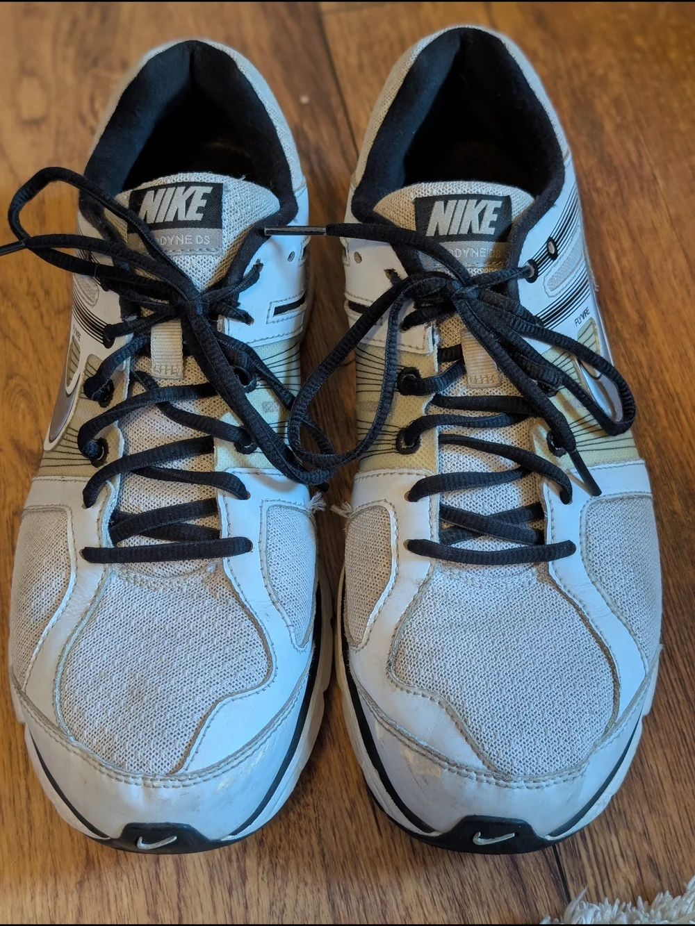 Nike Anodyne Ds Men’s Athletic Shoes in White and Black
